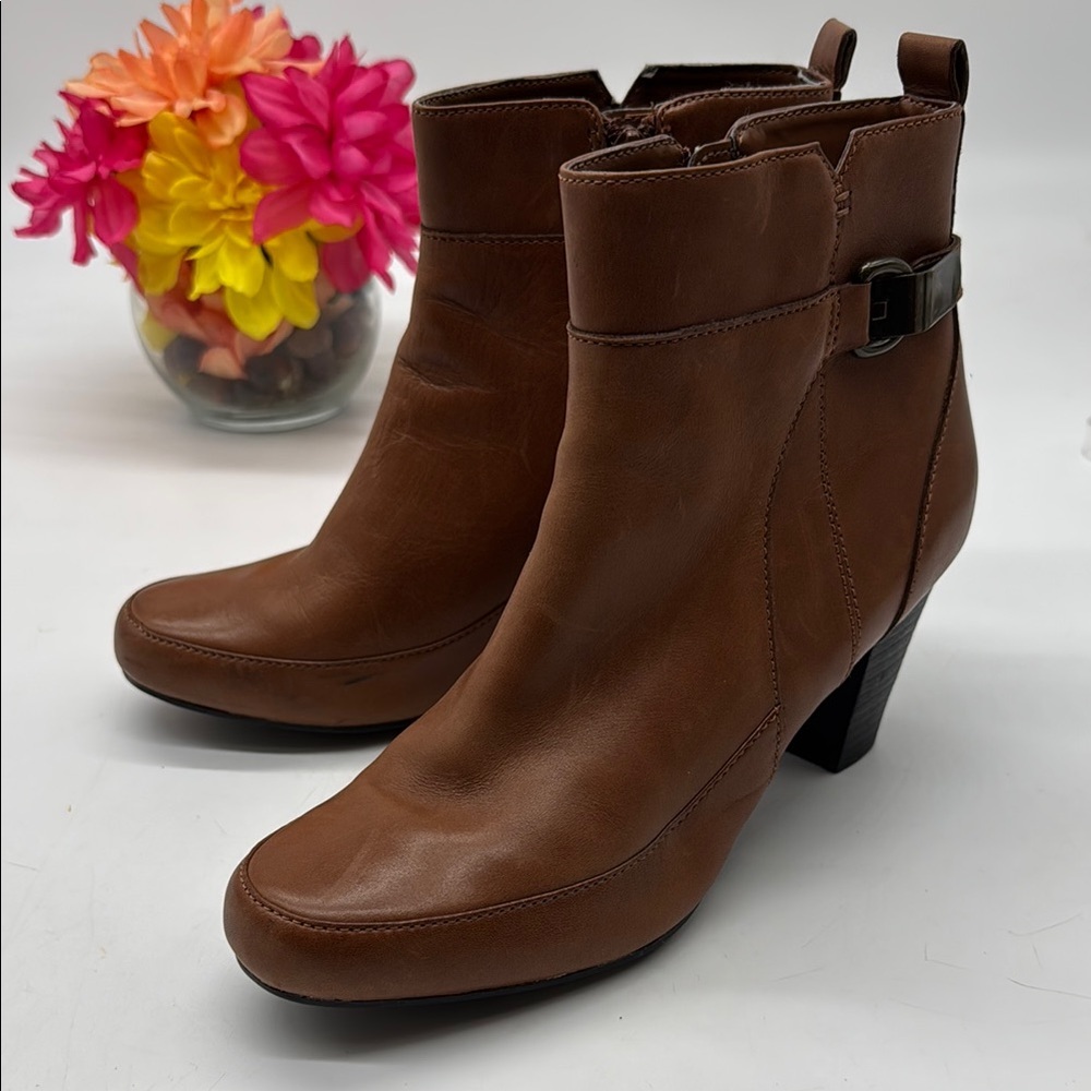 Clarks Brown Leather Carmel Color Ankle Boots w/ and Sturdy Heel Size 8 MCA7734J
